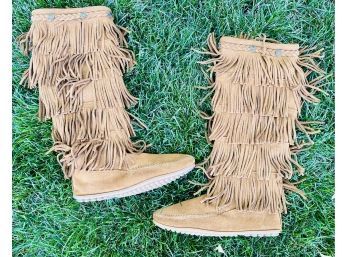 NWOB Minnetonka 5 Layer Fringe Moccasin Boot - Brown Suede Women's Size 8