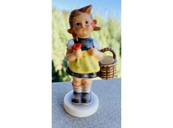 Goebel-Hummel 'sister'figurine