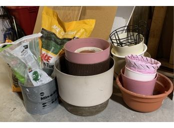 Lot Of Gardening Items. Inc. Pots, Weed And Feed And More!!