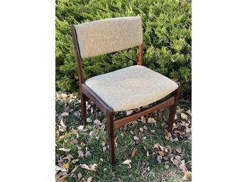 Vintage Mid Century Modern Style Wooden And Fabric Chairs (Read)