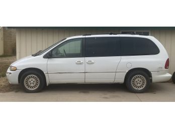 1998 Chrysler Town And Country White Minivan