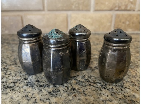 4 Unmarked Salt/pepper Shakers 1.31oz