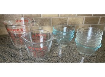 Pyrex Measuring Cups With Pyrex Small Condiment Bowls