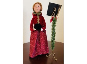Byers Caroler Lady With Music Stand