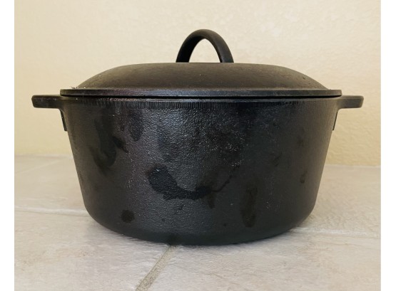 Lodge Cast Iron Dutch Oven With Lid
