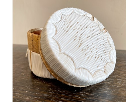 Ojibwe Birchbark Nettle White Lidded Basket