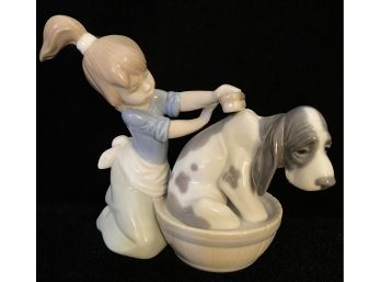 Lladro 'bashful Bather' 5455 Girl Bathing Dog