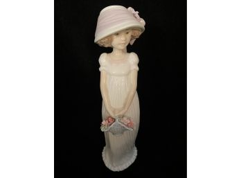 Lladro 8022 Little Lady Girl With Flower Basket