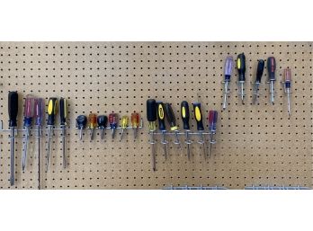 Lot Of Assorted Screwdrivers Of Varying Size