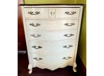 White French Provincial Style Bassett Furniture Chest Of Drawers With Dovetailed Drawers