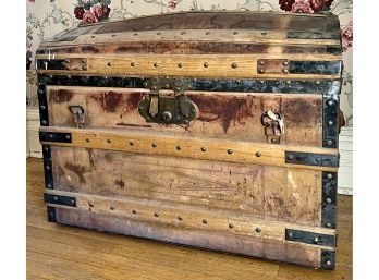 Antique Dome Top Trunk With Interior Trays