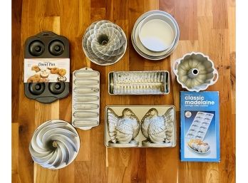 Large Specialty Bakeware Molds With Fancy Bundt Cake Molds