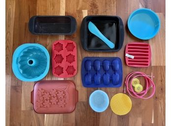 Large Assorted Lot Of Silicone Bakeware