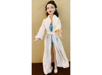 Vintage Doll By 'Gene' Mel Odom For Ashton Drake Galleries Brunette In White Bathrobe Outfit