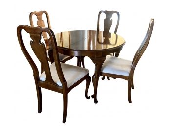 Vintage Drexel Heritage Solid Cherry Round Table W/ 2 Leaves & 4 Queen Ann Side Chairs W/ Ivory Seats