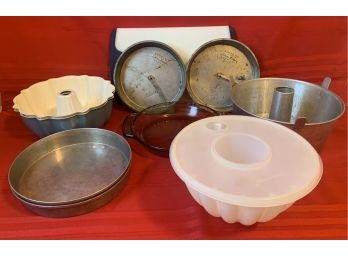A Collection Of VTG Bake-ware Inc. Cake And Bunt Pans, Molds, Glass Pans And More