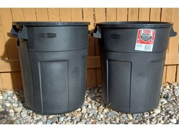 Lot Of Two Rubbermaid Roughneck 20 Gallon Trash Cans