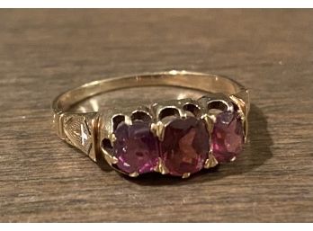 18k Yellow Gold Ring With 3 Siamese Rubies (chipped)