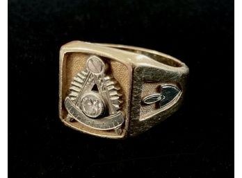Exquisite Masonic Ring With Modern Round Diamond