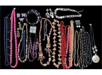 Very Large Assortment Of Costume Jewelry Necklaces (Lot 2)
