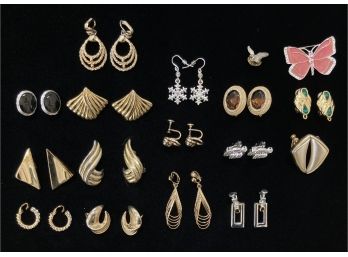 Huge Assortment Of Costume Jewelry Earrings (Lot 3)