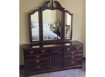 Vintage Thomasville Dresser W/ Mirror
