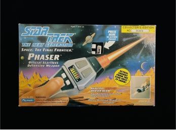 NIB Vintage Playmates Star Trek The Next Generation Phaser-1992