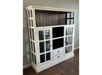 Farmhouse Style White Wood Boda Hutch With Dove Tailing
