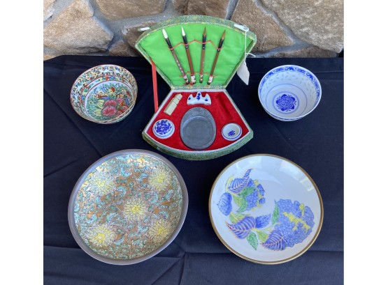 4 Decorative Plates/bowls Including Japanese Writing Set (missing 1 Piece)