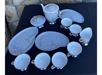 17 Piece Fine China Set With Cups, Plates, And More