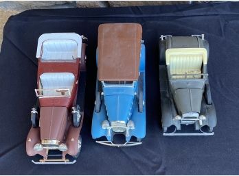 3 Scale Model Vintage Cars With Plastic Display Case