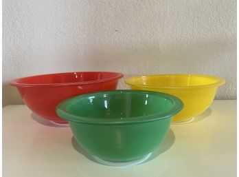 Vintage Set Of Three Pyrex Primary Color Nesting Bowls