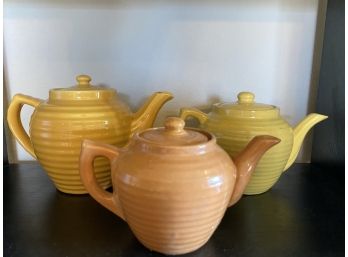 Set Of Three Neutral Toned Ringware Teapots By Bauer Pottery