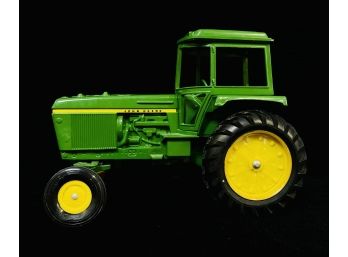 Cast Metal Toy John Deere Farm Tractor