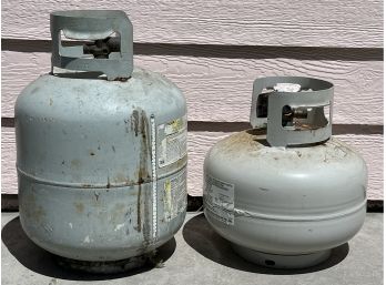 2 Gas Canisters