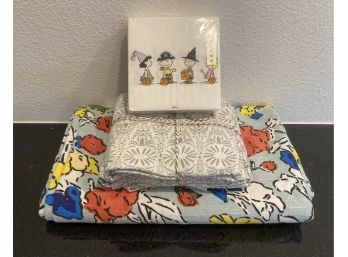 Floral Tablecloth, 8 Piece Fabric Napkins And Peanuts Paper Napkins