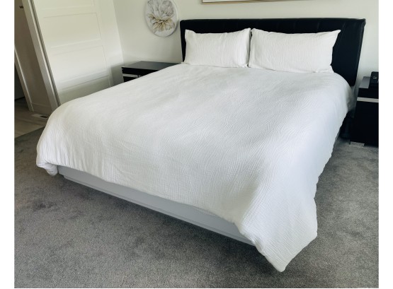 Gorgeous Near New Italian White Lacquer & Black Leather King Bed With Platform Beauty Rest Mattress &  Bedding