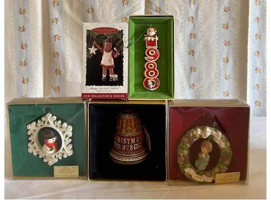 5 Hallmark Christmas Decorations Including Christmas 1978 Bell