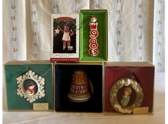 5 Hallmark Christmas Decorations Including Christmas 1978 Bell
