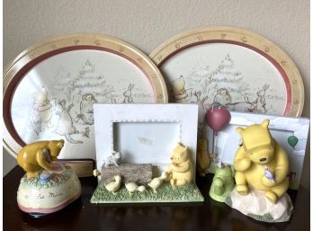 Collection Of Michel & Company Winnie The Pooh Décor Including Two Tin Trays