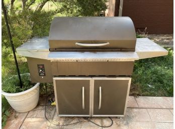 Traeger Wood Pellet Grill W Cover