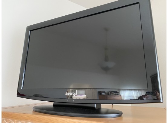 Sanyo Flatscreen TV With Pedestal Stand