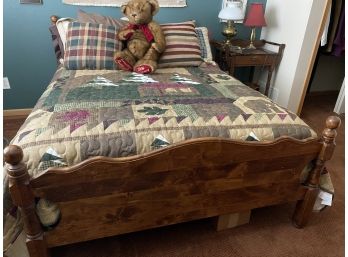 Beautiful Pine Early American Style Double Bed With Frame & Linens