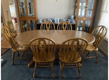 Oak Dining Room Set With 4 Leaves And 6 Windsor Chairs