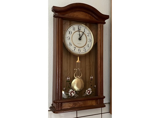 Linnen Westwindster Wooden Wall Clock