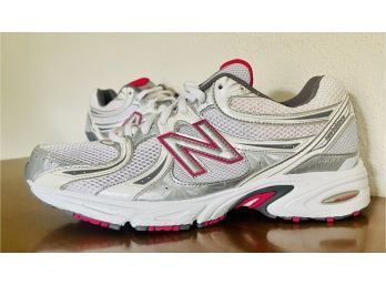 NWT Ladies New Balance Running Shoes Size 9.5 White With Pink Trim