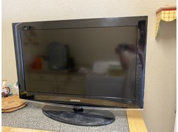 Samsung 32” Flat Screen TV With Remote