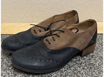 Pair Of John Fluevog Oxford Shoes In Brown And Black Size 9