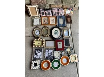 Large Assorted Collection Of Small Picture Frames (2/5)