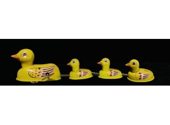 Decorative Toy Replica Wind Up Duck Mother With Ducklings